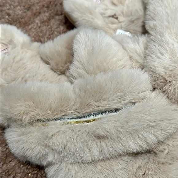 NWOT Chinese Laundry Cream Faux Fur Women's Slippers GoldSilver Accent XL 11/12 - Picture 2 of 6
